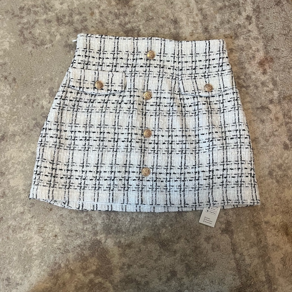 Cupshe mini skirt white and black tweed with brass button detail. Size XS